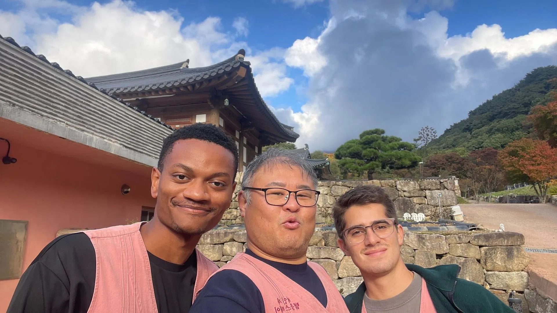 Ju-yer Kim with two of Chollipo’s International Horticulture interns